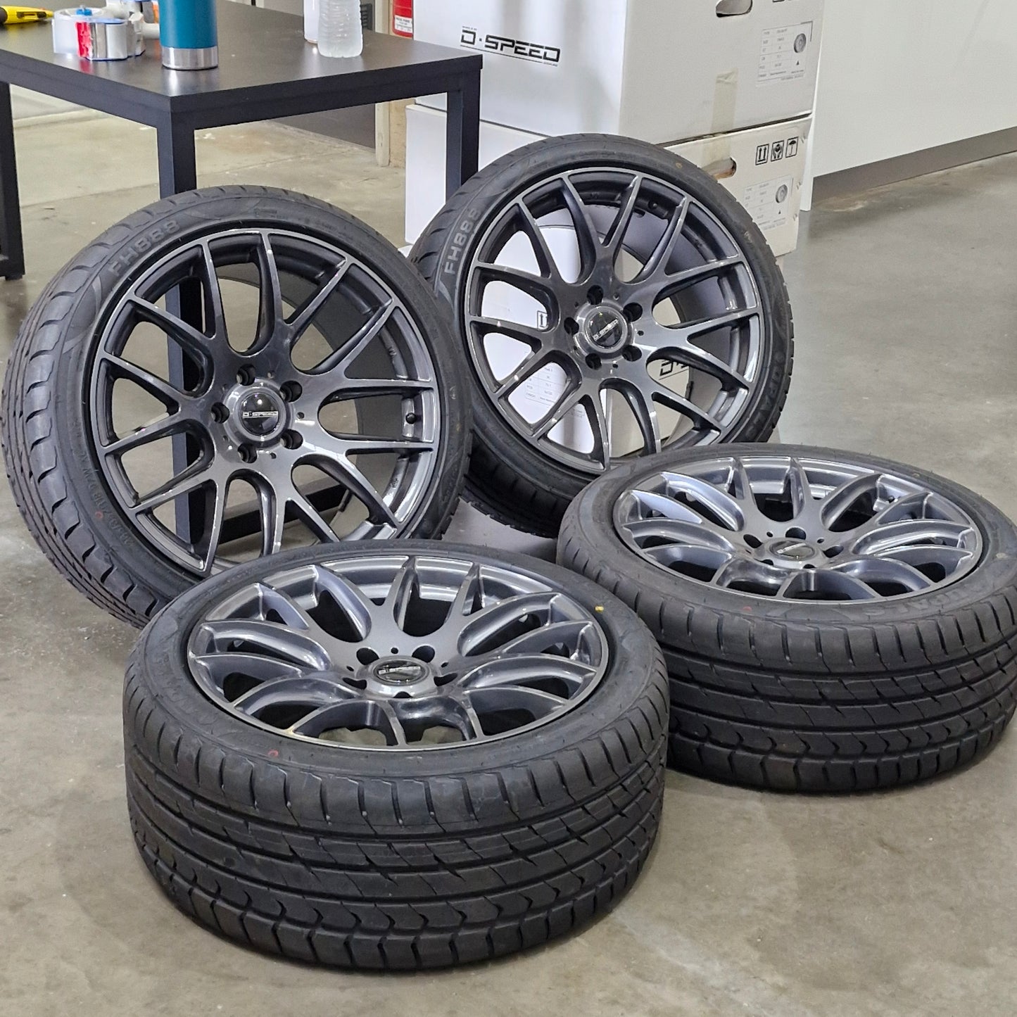 DS-05 18x8.5 +25 & 18x9.5 +22 Tyre package 5x114.3 Gunmetal (CLEARANCE ITEM)