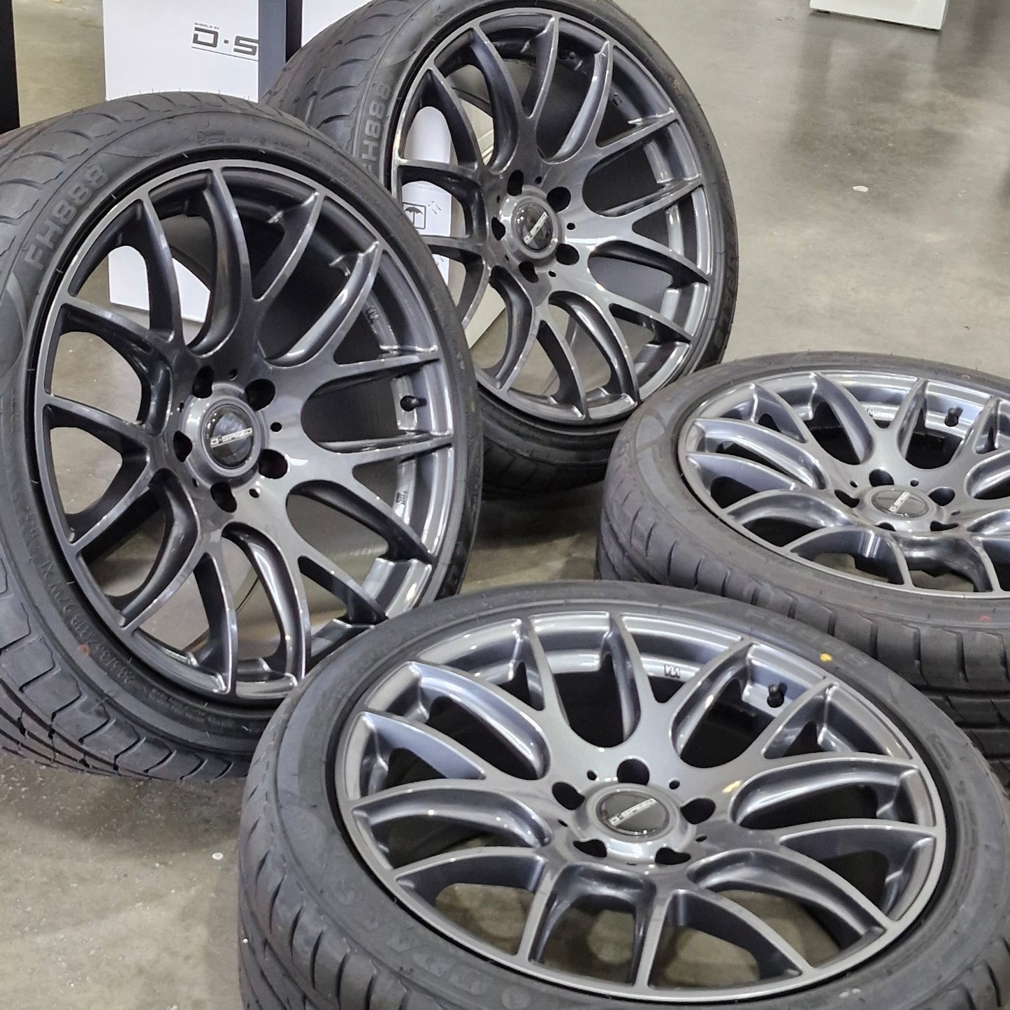 DS-05 18x8.5 +25 & 18x9.5 +22 Tyre package 5x114.3 Gunmetal (CLEARANCE ITEM)
