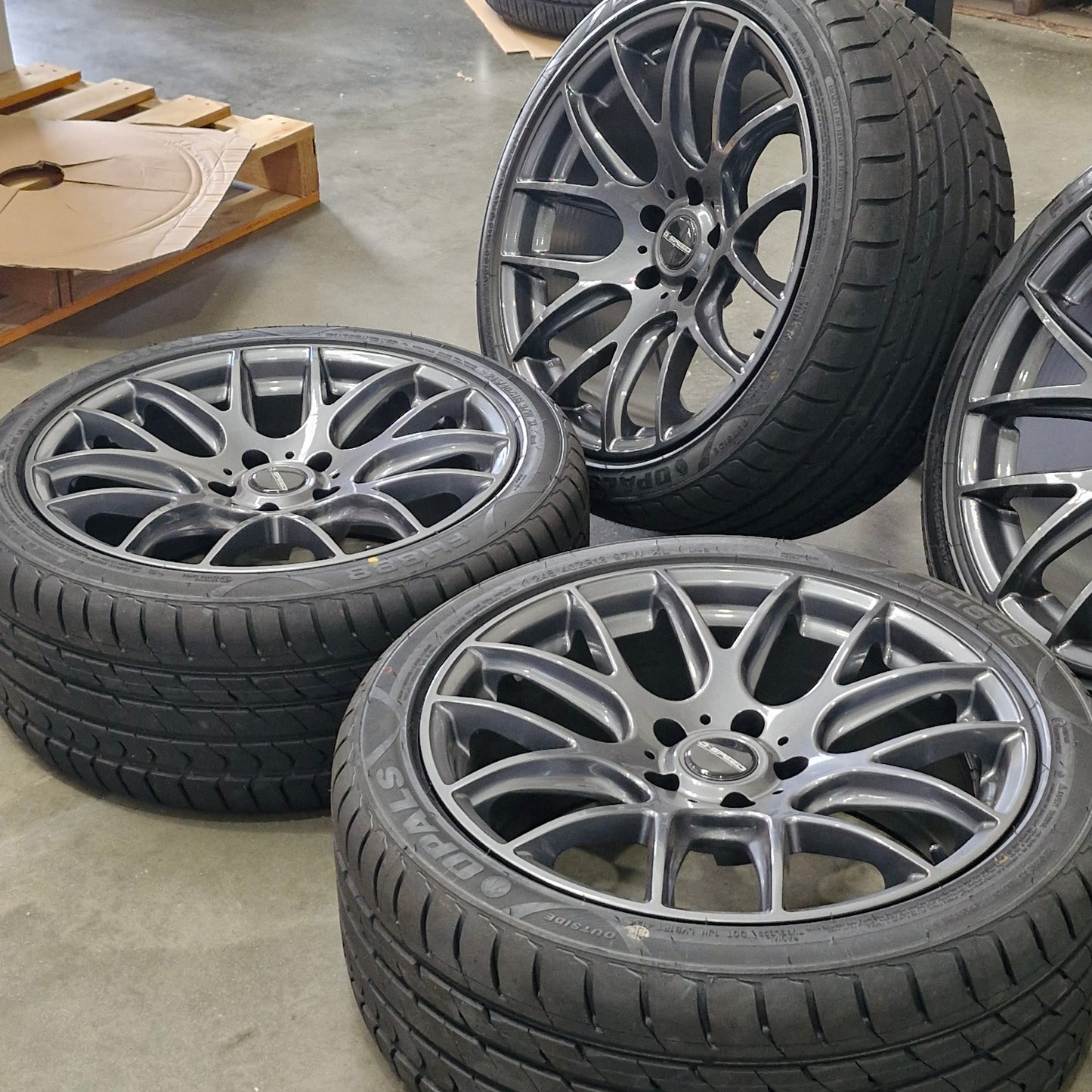 DS-05 18x8.5 +25 & 18x9.5 +22 Tyre package 5x114.3 Gunmetal (CLEARANCE ITEM)
