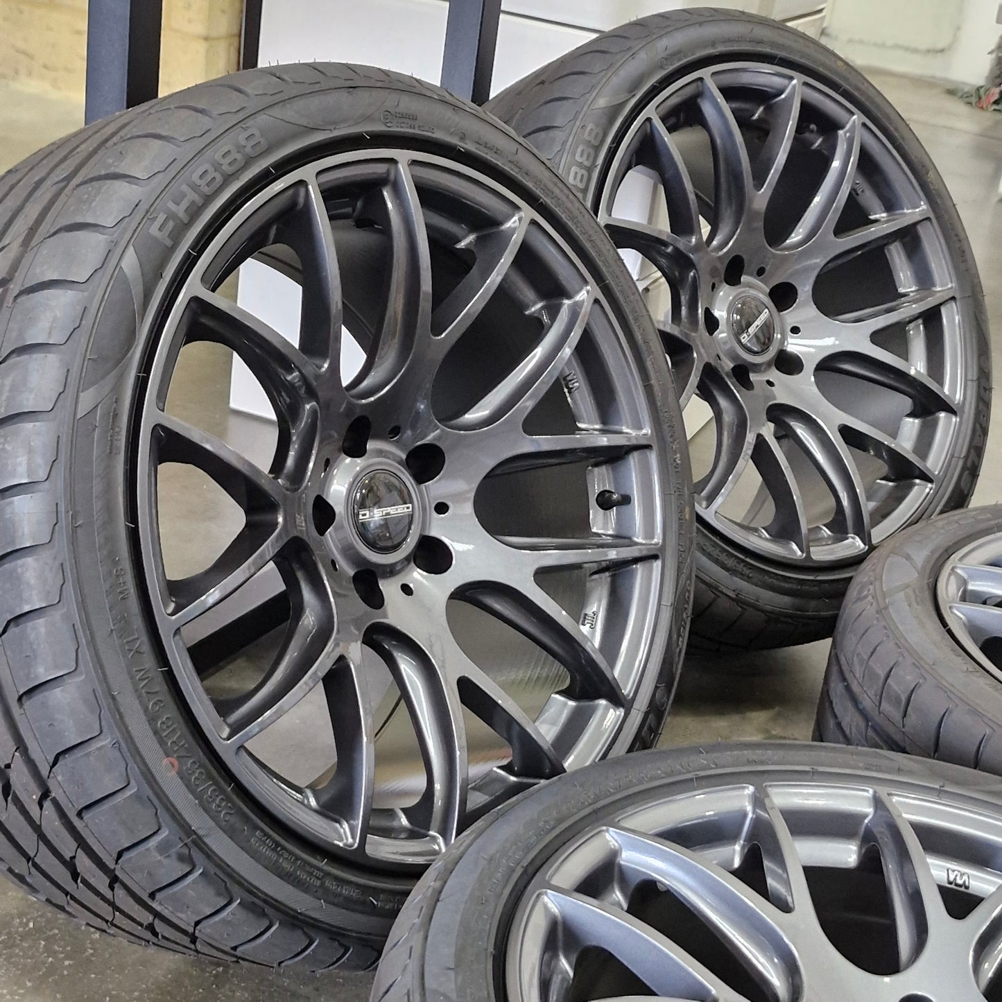 DS-05 18x8.5 +25 & 18x9.5 +22 Tyre package 5x114.3 Gunmetal (CLEARANCE ITEM)
