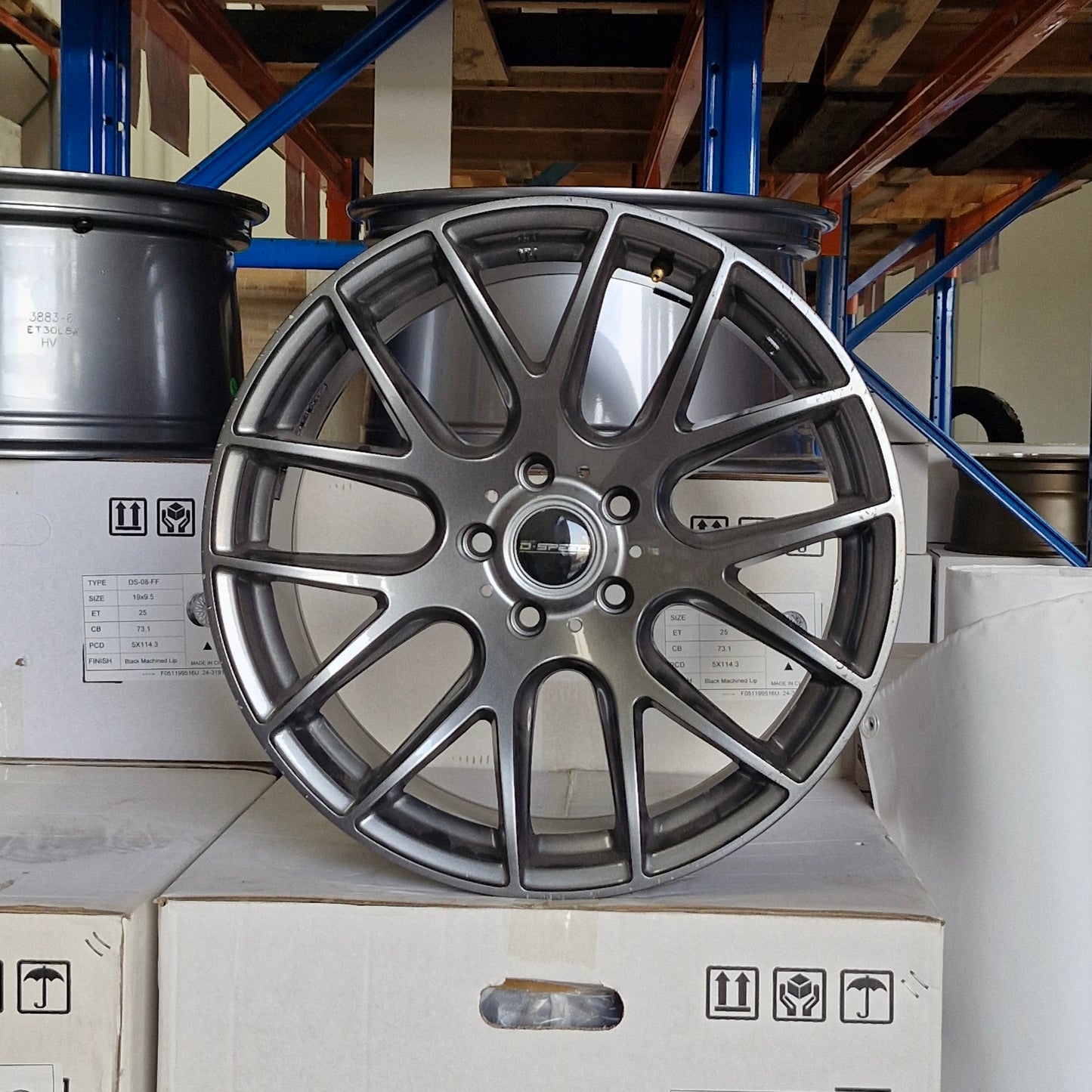 DS-05 18x9.5 +22 5x114.3 Gunmetal (CLEARANCE ITEM)
