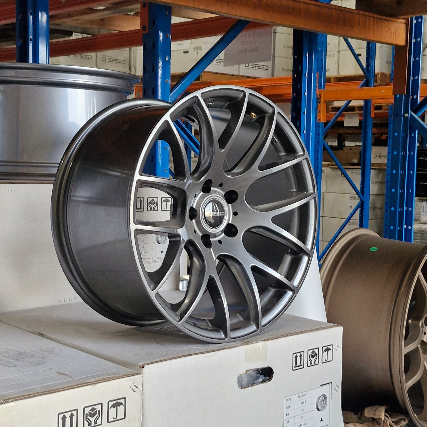 DS-05 18x9.5 +22 5x114.3 Gunmetal (CLEARANCE ITEM)