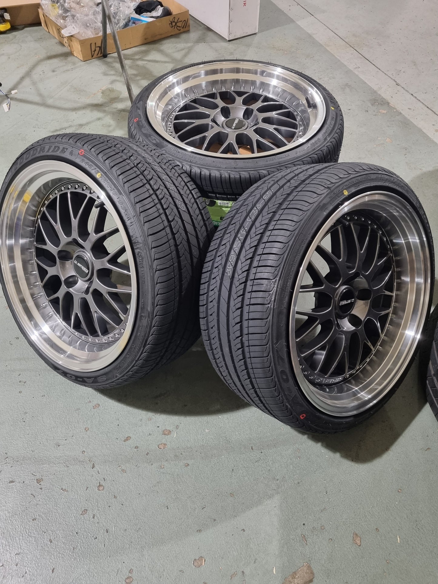 D-Speed DS-06 19X8.5 5x120 Wheel and tyre package