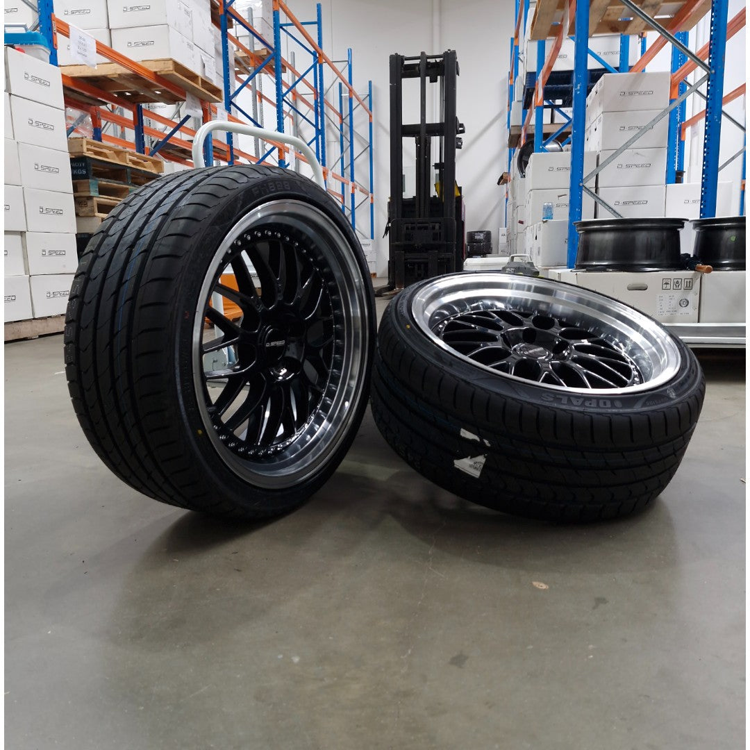 D-Speed DS-06 19X8.5 +30 & 19x9.5 +25 5x114.3 Wheel and tyre package