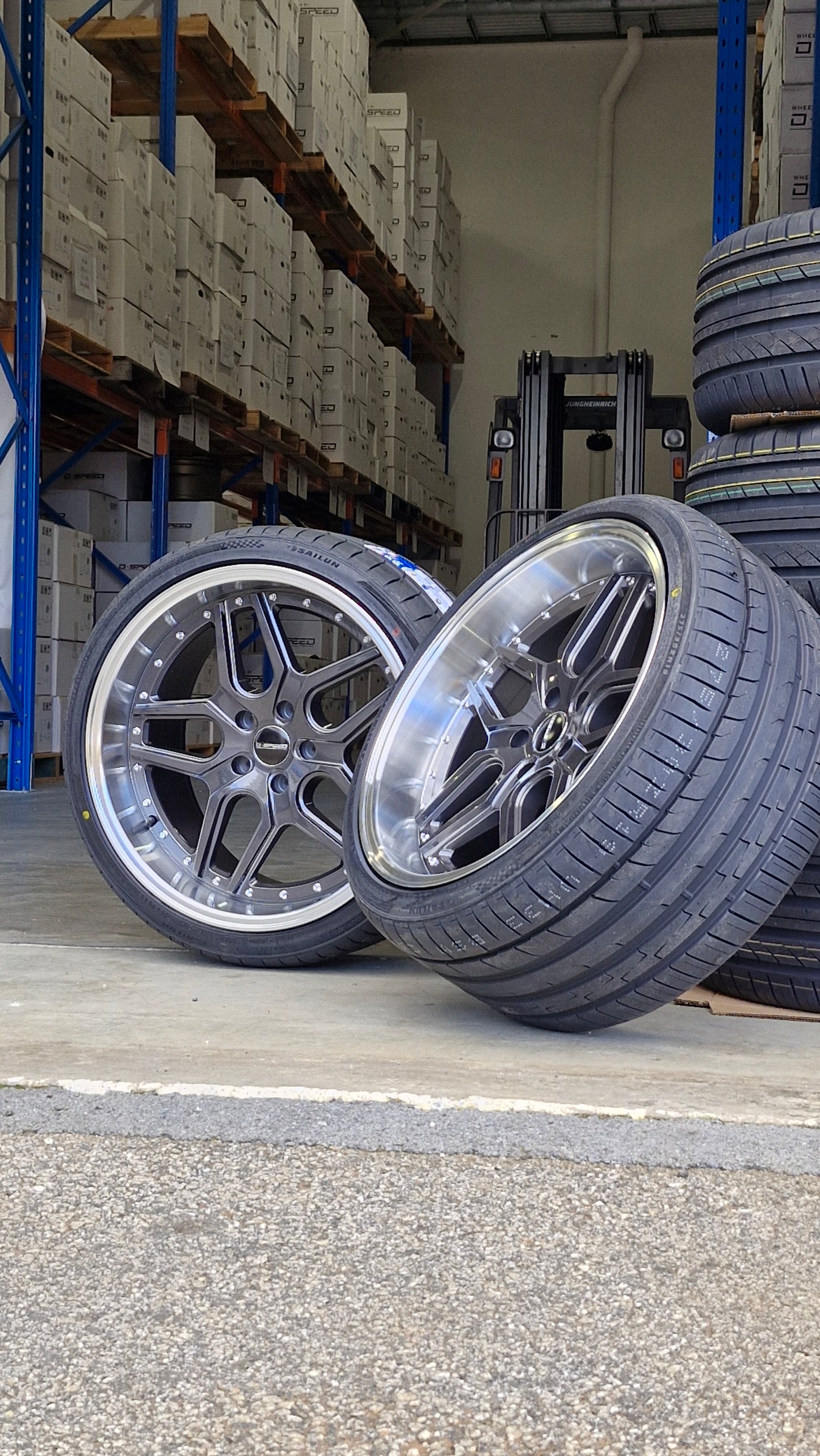D-Speed DS-09 19X9.5 +22 & 19x10.5 +22 5x114.3 Wheel and tyre package