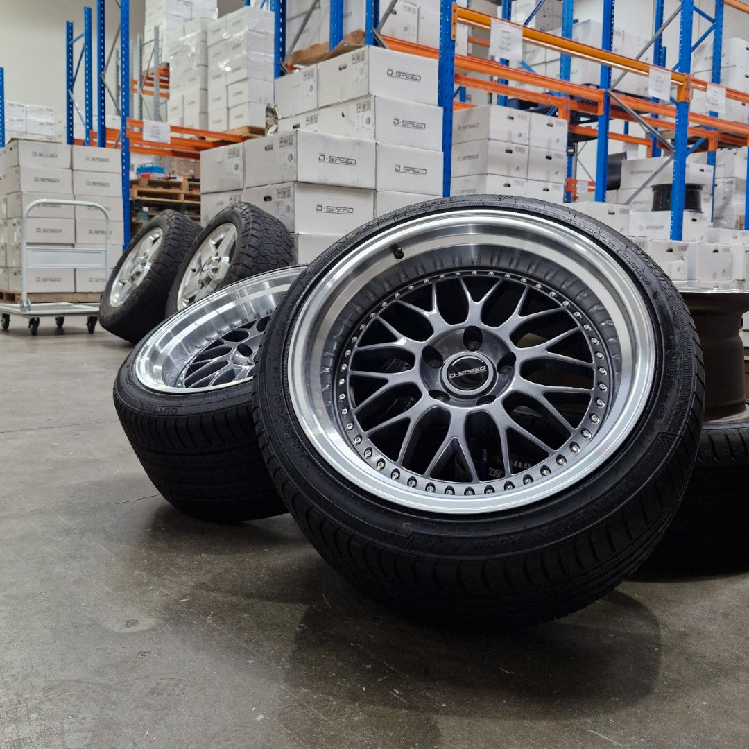D-Speed DS-06 18X9.5 5x120 Wheel and tyre package