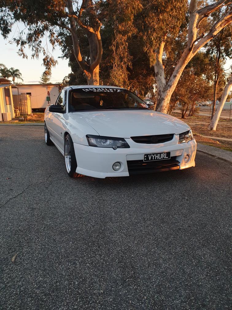 Holden VZ Commodore Ute - D-Speed DS-06 18x8.5 & 18x9.5 +30