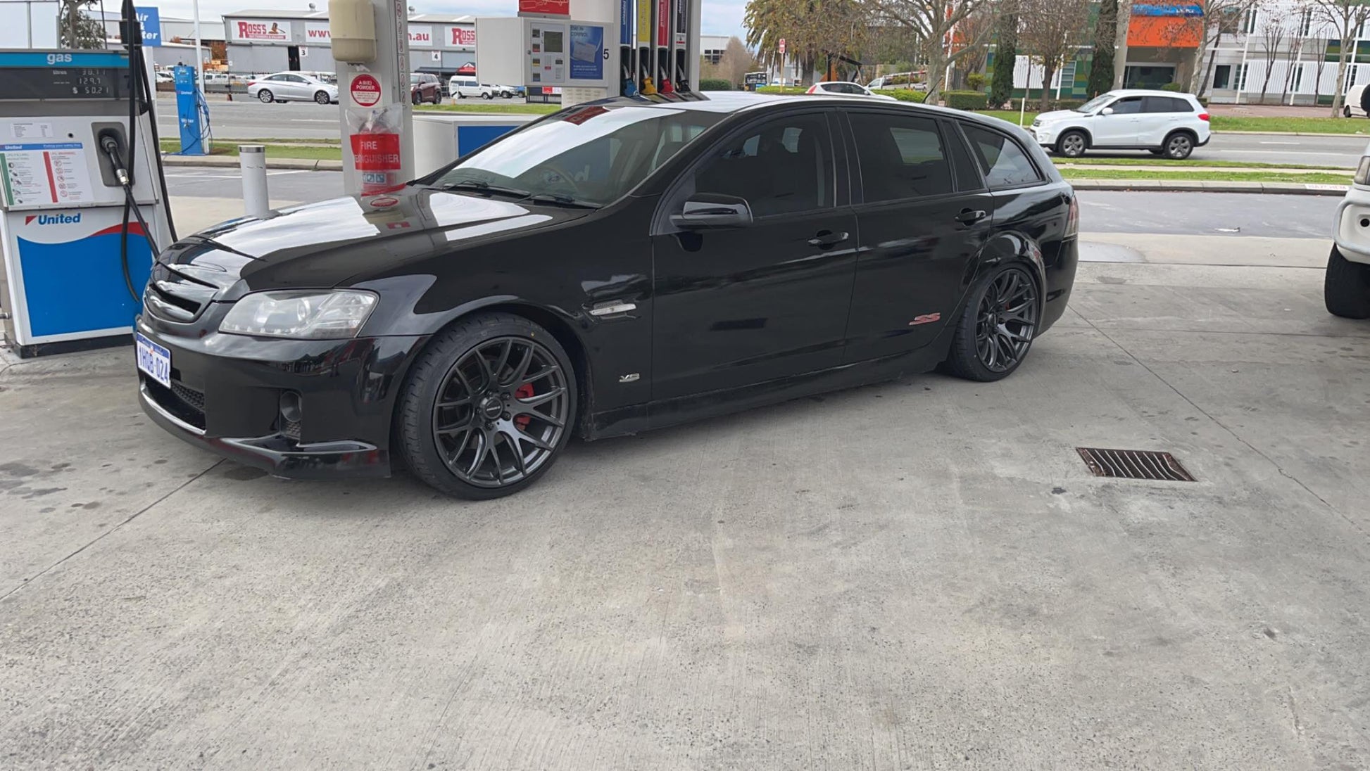 Holden SS wagon - D-Speed DS-05 19x9.5 +30