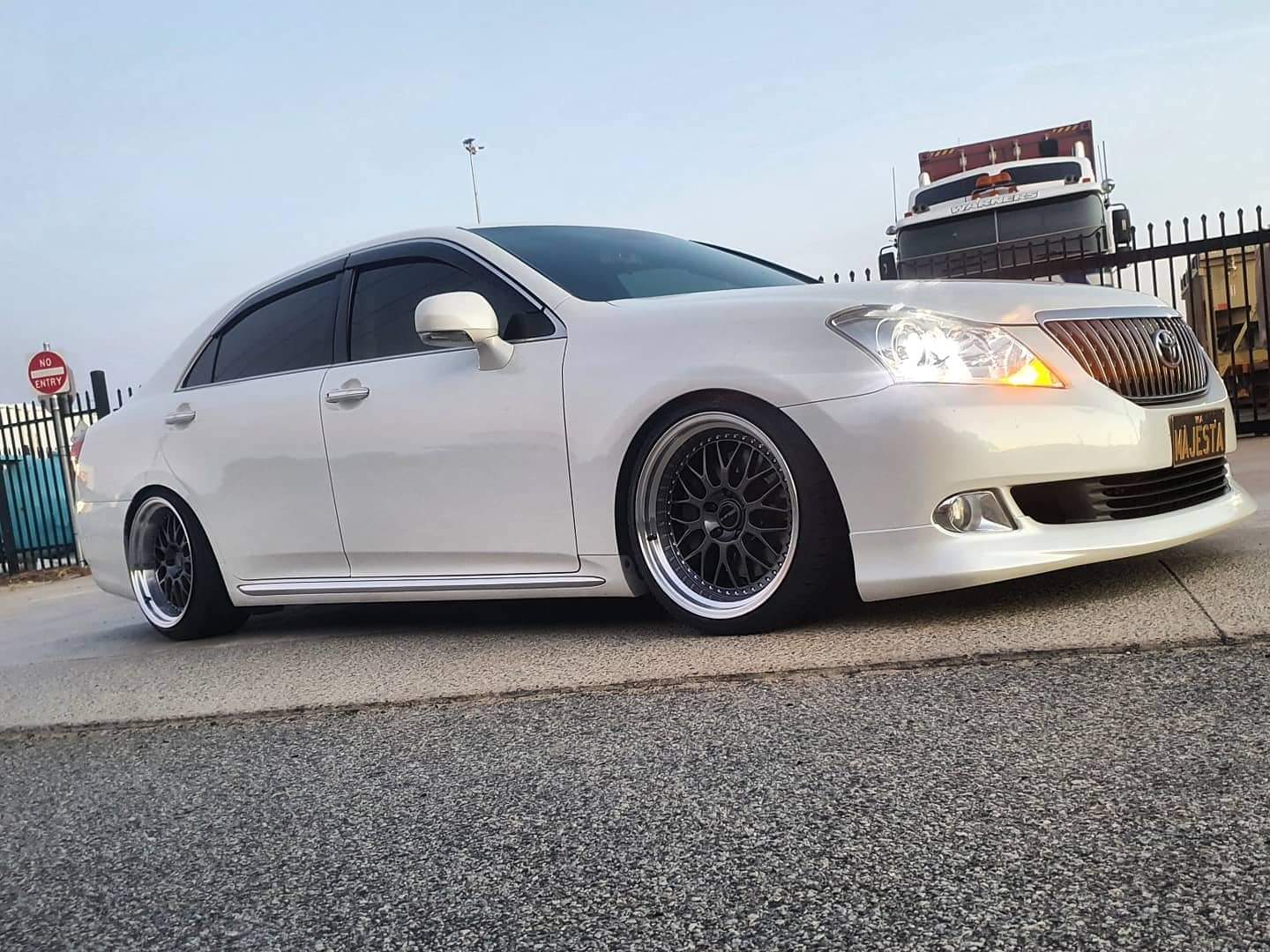 Toyota Crown - D-Speed DS-06 19x9.5 & 19x10.5