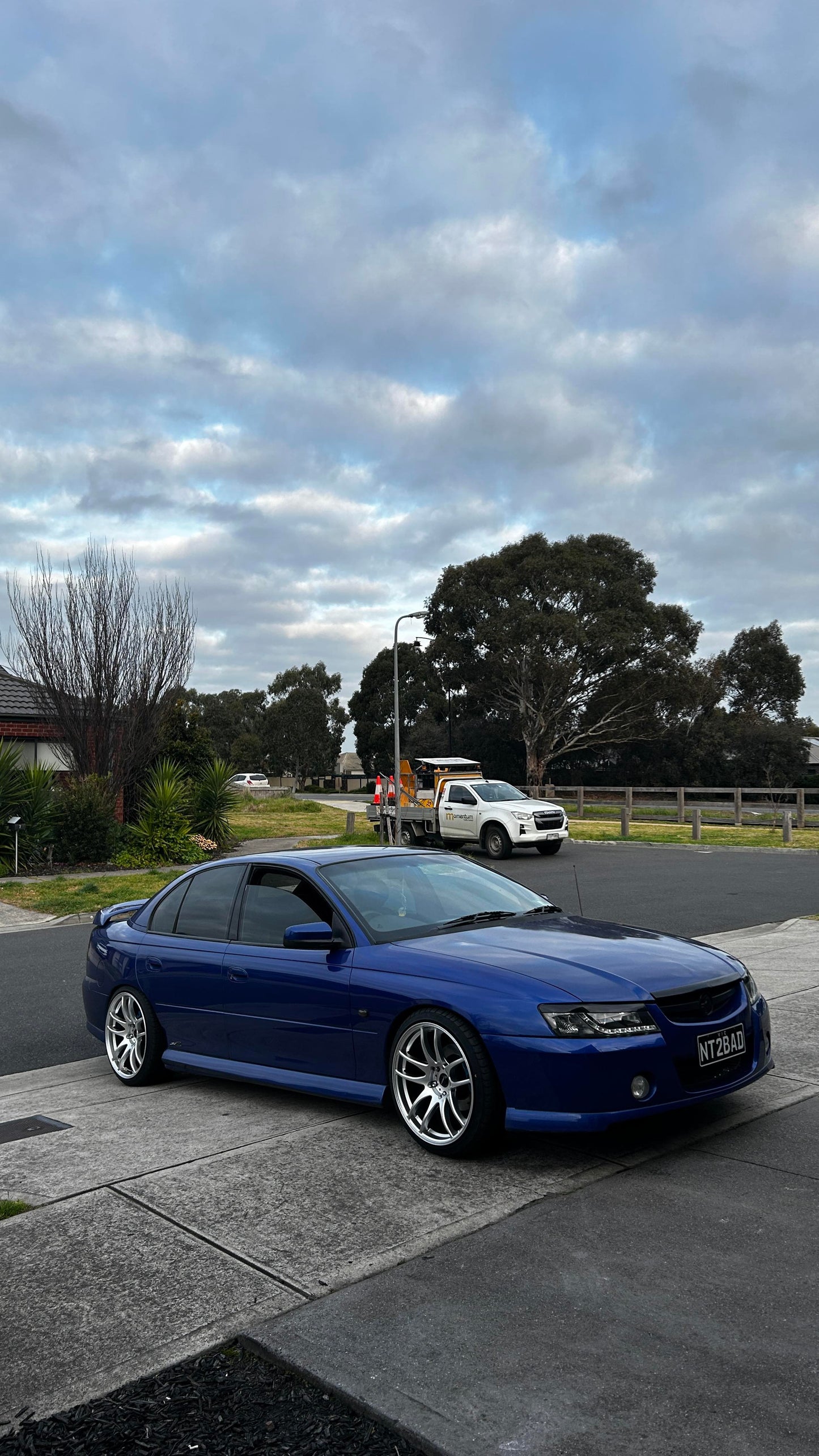 Holden VZ Commodore - D-Speed DS-02 19x9.5 +25