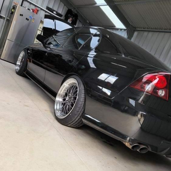 D-Speed DS-06 18X9.5 5x120 Wheel and tyre package
