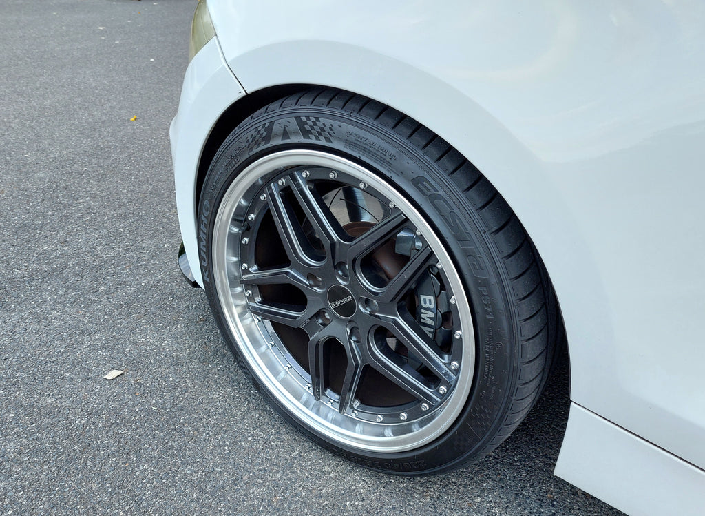 White BMW car parked in a parking lot wit D-Speed DSpeed DS-09 DS09 wheels 18inch 8.5 9.5 5x120