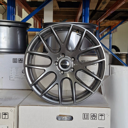 DS-05 18x9.5 +22 5x114.3 Gunmetal (CLEARANCE ITEM)