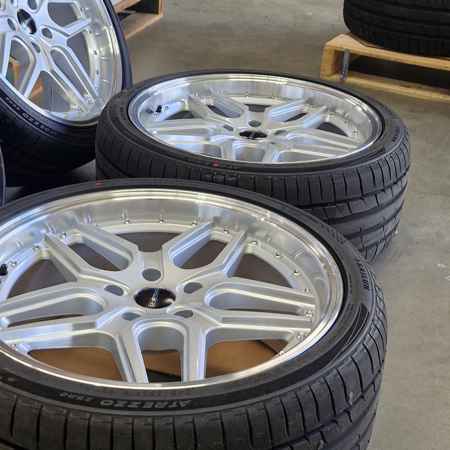 DS-09 19x8.5 +30 Tyre package 5x120 Silver (CLEARANCE ITEM)