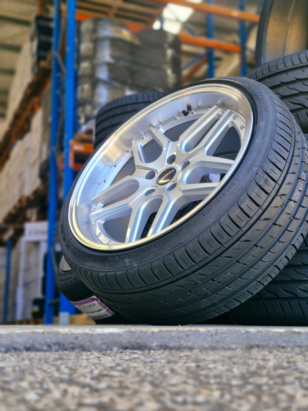 D-Speed  DS-09 18X9.5 +22 5x114.3 Wheel and tyre package