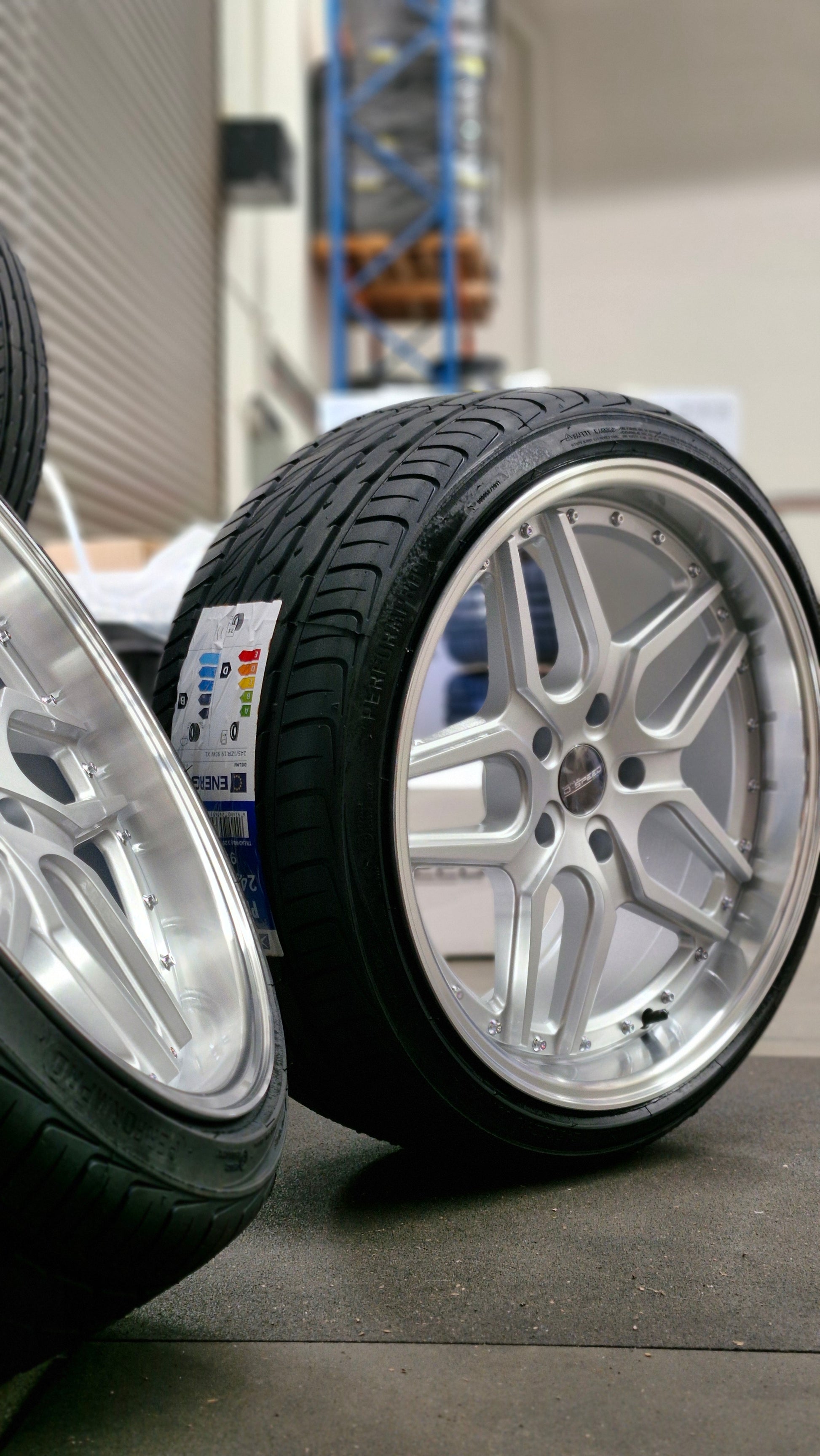 D-Speed  DS-09 19X8.5 +25 5x114.3 Wheel and tyre package