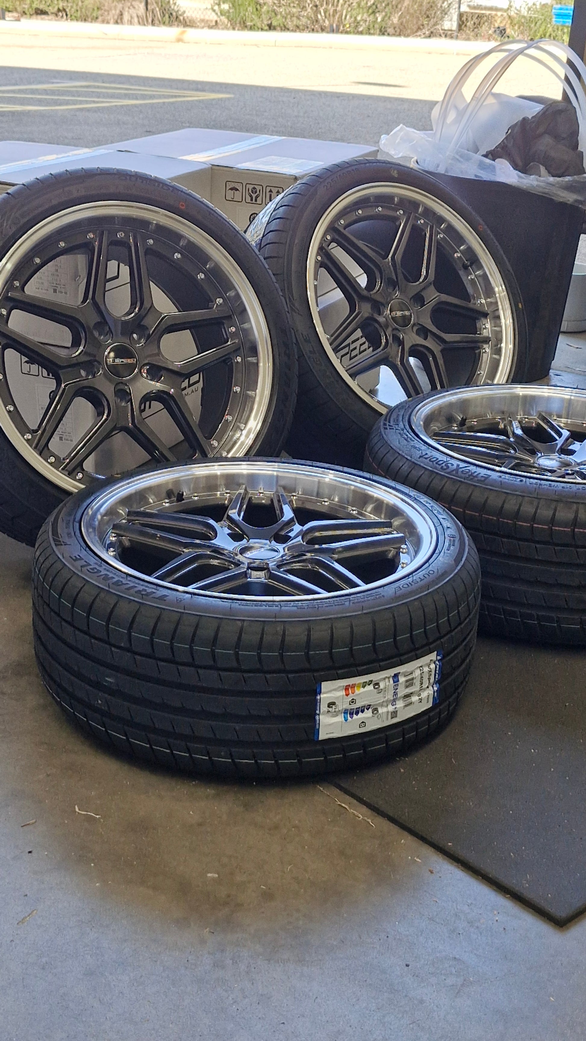 D-Speed  DS-09 19X8.5 +25 5x114.3 Wheel and tyre package