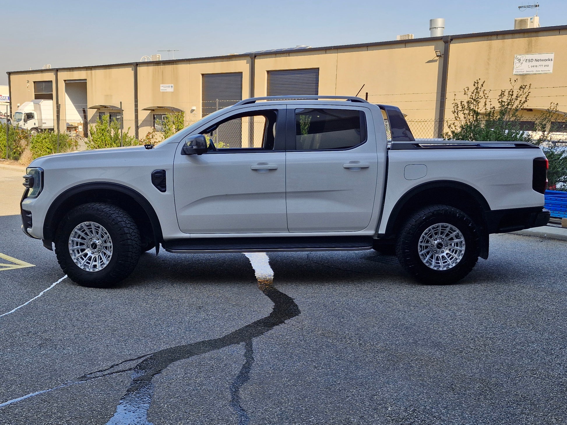 Car parked on a street with a clear blue sky ford ranger wildtrack next gen dspeed 4x4 wheels xt3 xt-3