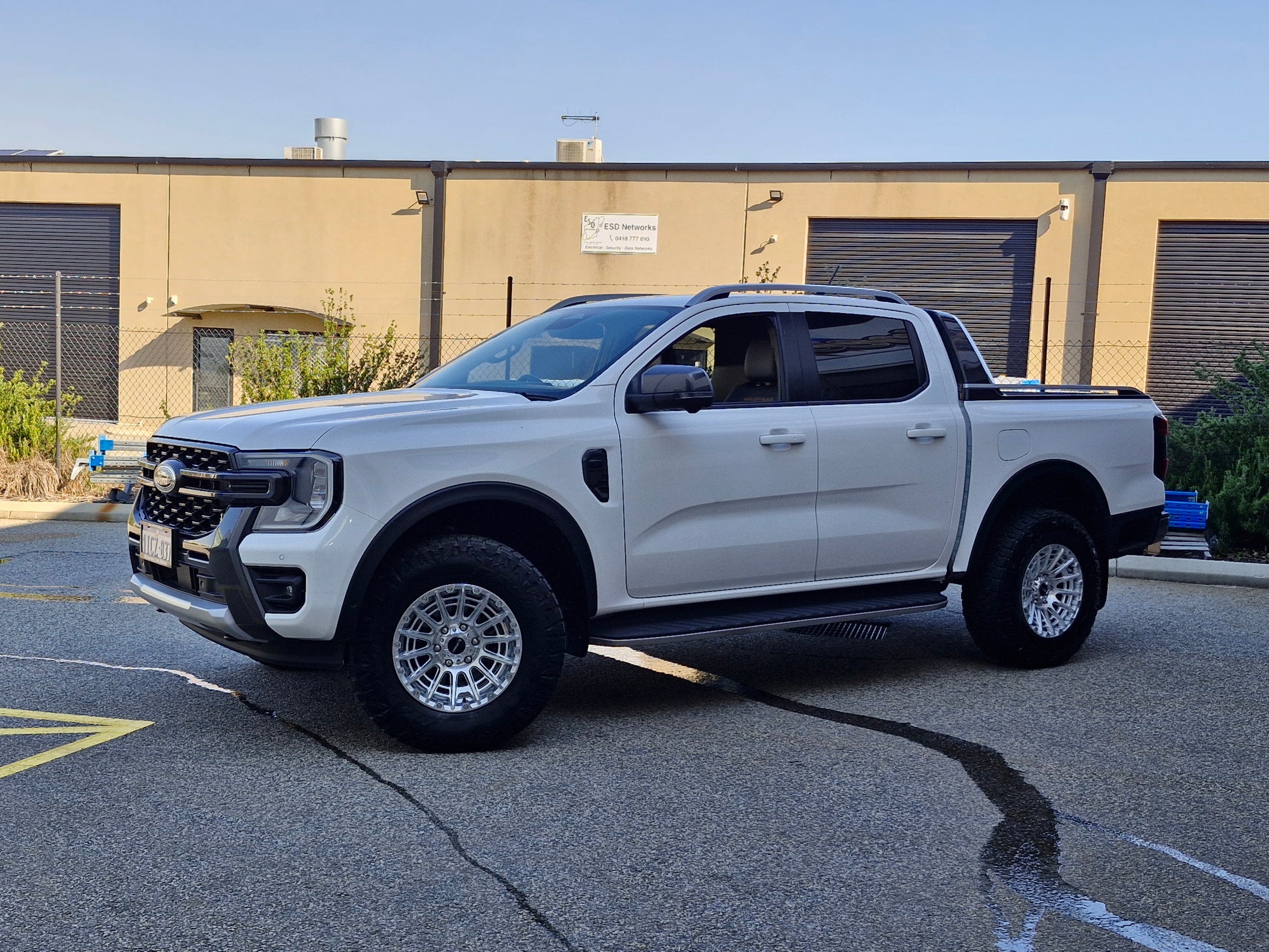 Car parked on a street with a clear blue sky ford ranger wildtrack next gen dspeed 4x4 wheels xt3 xt-3