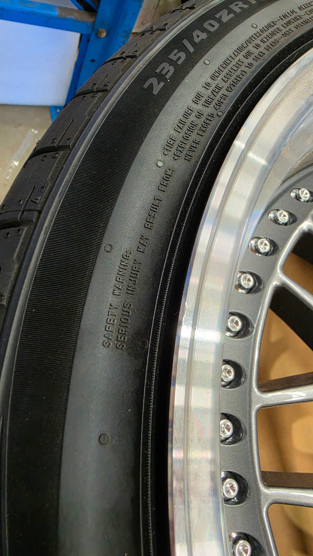 DS-06 18x9.5 +22 5x114.3 Gunmetal Tyre Package (CLEARANCE ITEM)