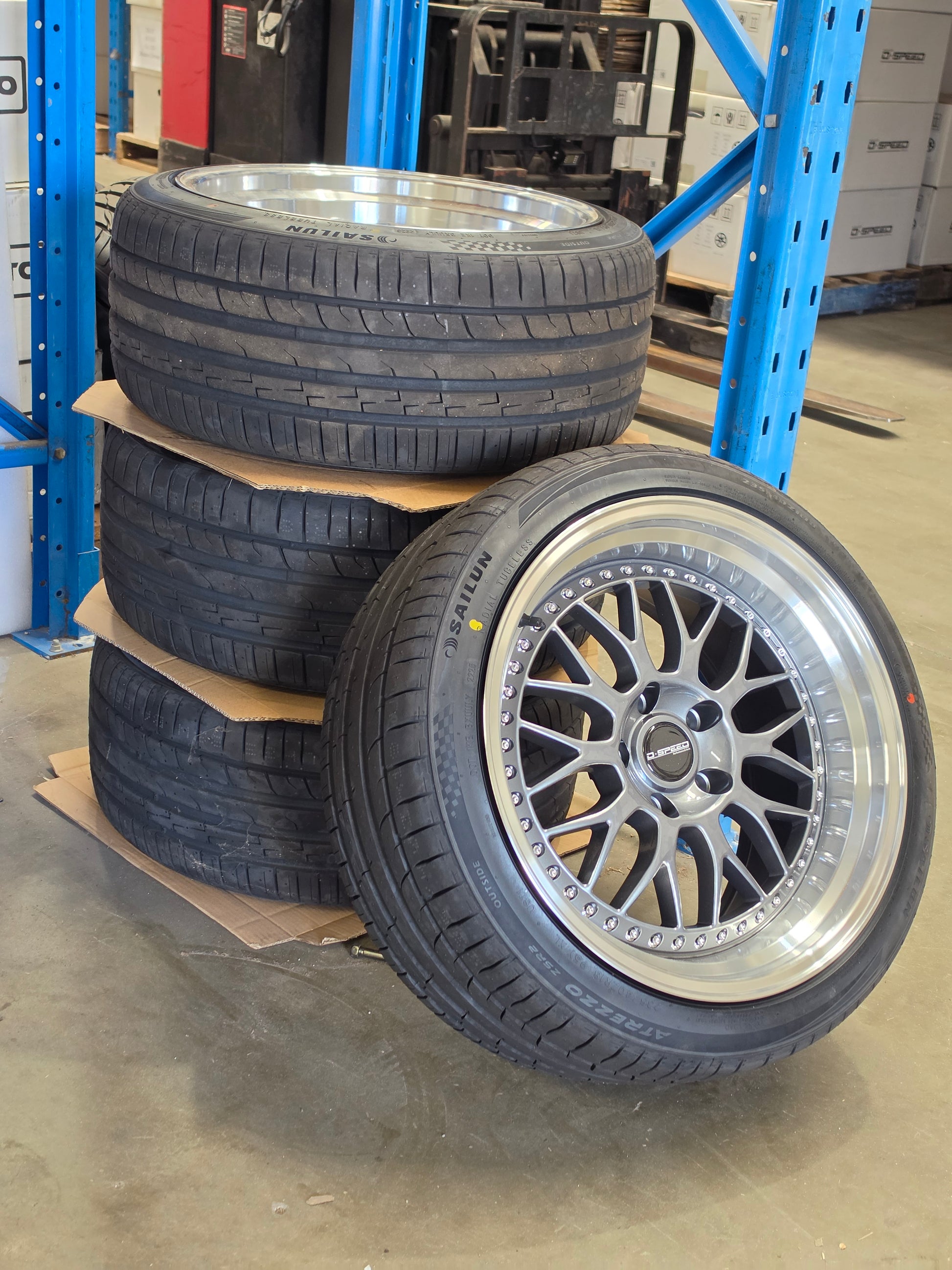 DS-06 18x9.5 +22 5x114.3 Gunmetal Tyre Package (CLEARANCE ITEM)