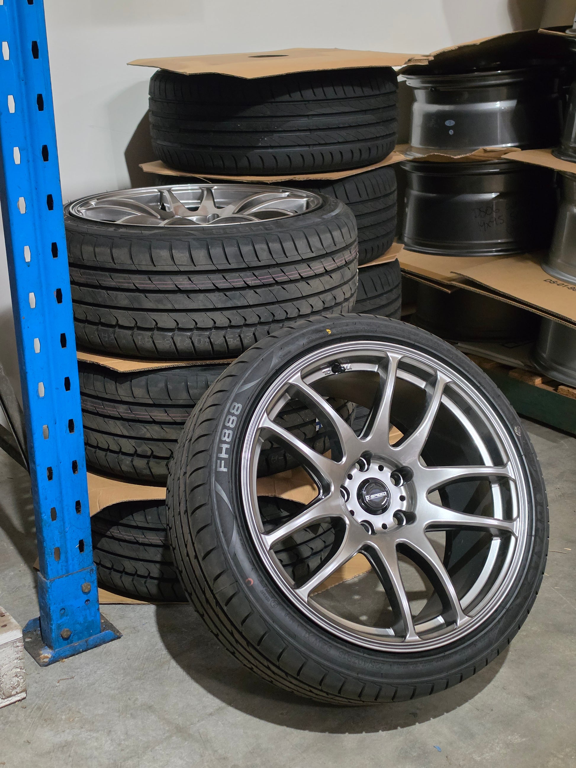 DS-02 18x8.5 +35 5x114.3 Shadow Chrome Tyre Package (CLEARANCE ITEM)