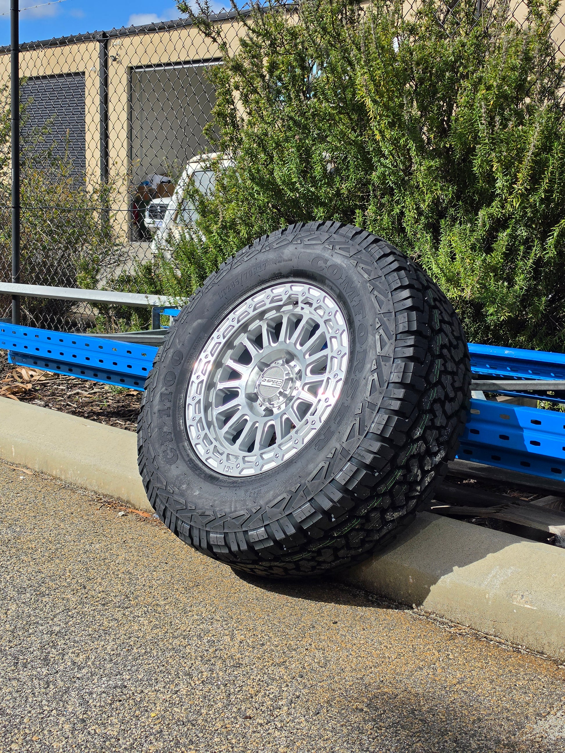 D-Speed MH-2 4x4 17x8.5  Machined Silver