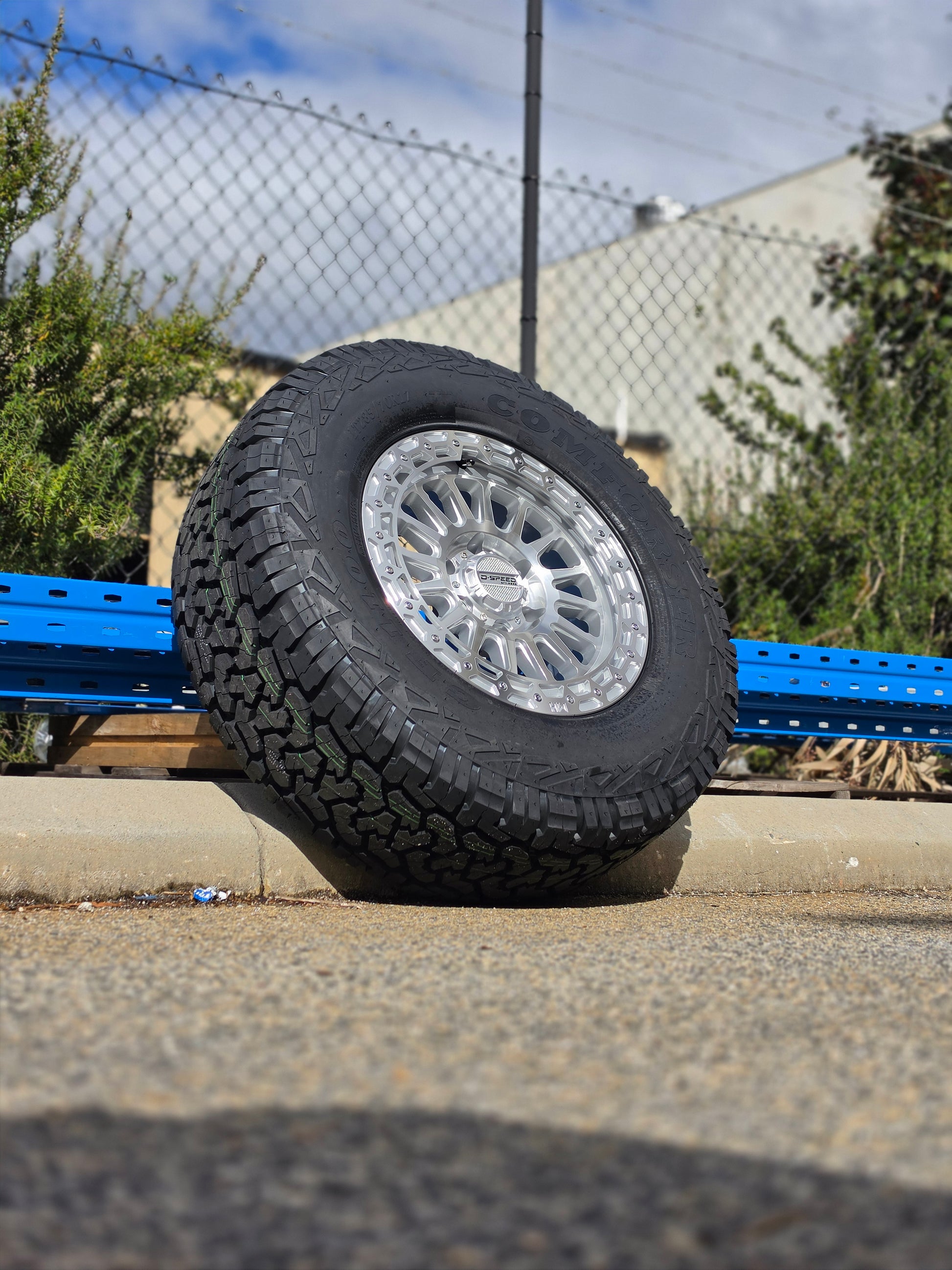 D-Speed MH-2 4x4 17x8.5  Machined Silver