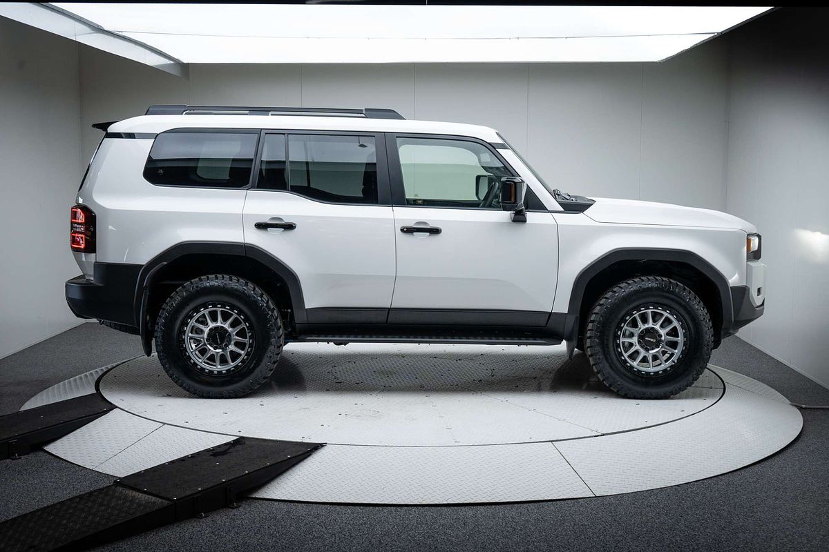 A white Toyota 250 Prado SUV with dspeed d-speed xt-1 xt1 4x4 wheels machined silver