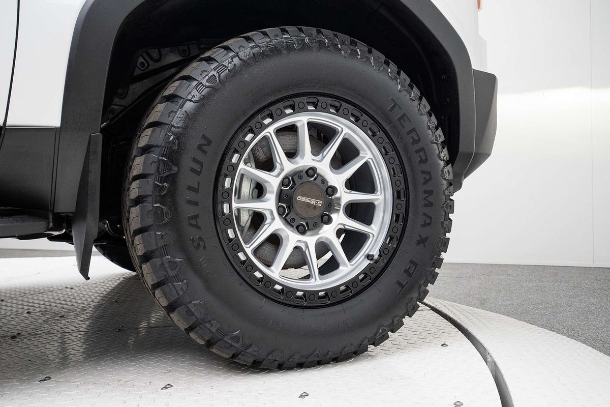 A white Toyota 250 Prado SUV with dspeed d-speed xt-1 xt1 4x4 wheels machined silver