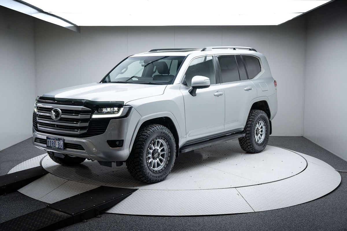 Toyota Landcruiser 300 series with DSpeed D-Speed XT-1 xt1 machined silver black ring 18x9 18inch 285/70r18 tyres 4x4 wheels