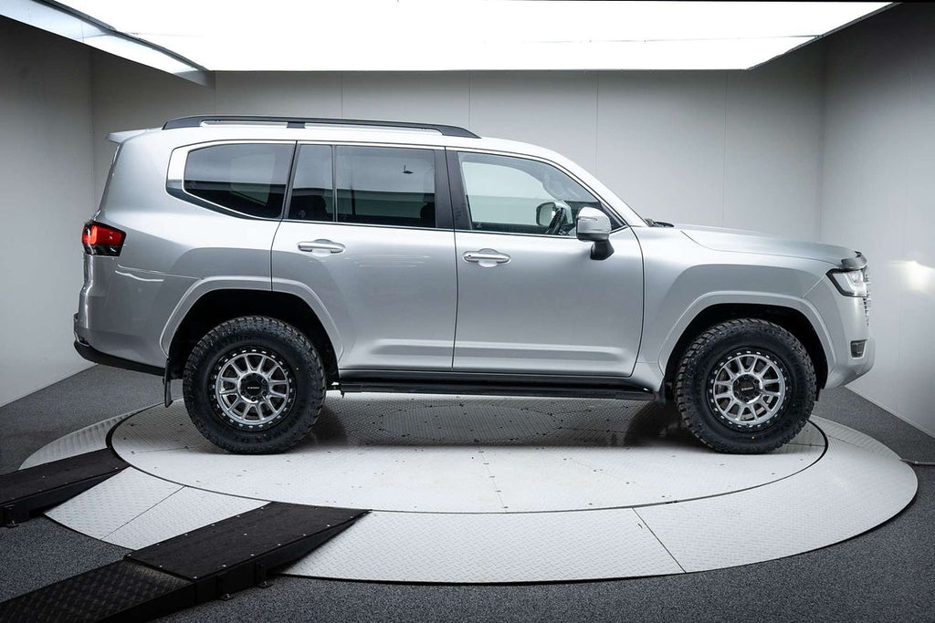 Toyota Landcruiser 300 series with DSpeed D-Speed XT-1 xt1 machined silver black ring 18x9 18inch 285/70r18 tyres 4x4 wheels