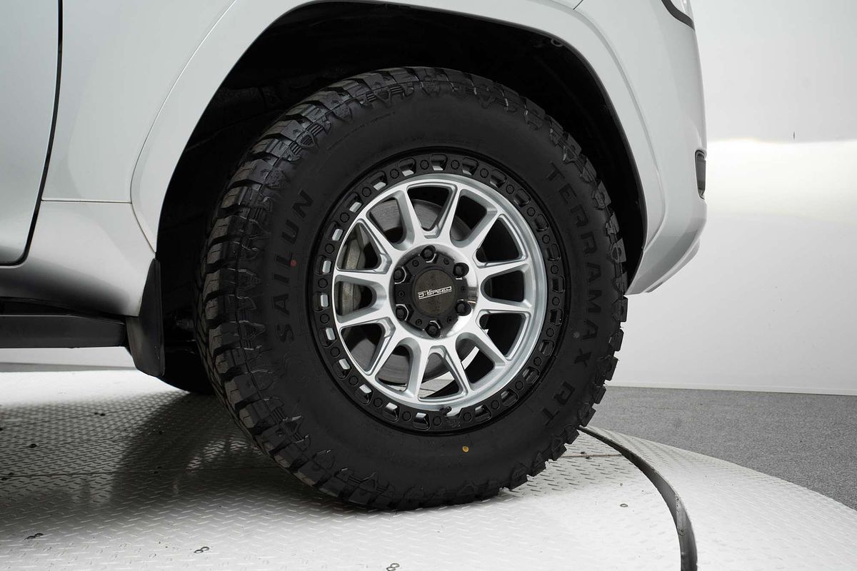 Toyota Landcruiser 300 series with DSpeed D-Speed XT-1 xt1 machined silver black ring 18x9 18inch 285/70r18 tyres 4x4 wheels