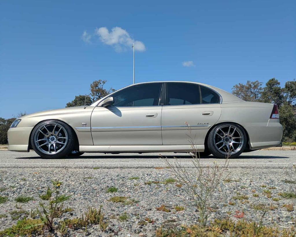 holden commodore vt ve vf vz vy vx with ds-02 ds02 dspeed d-speed wheels alloy wheels lowered 18inch 18x9.5