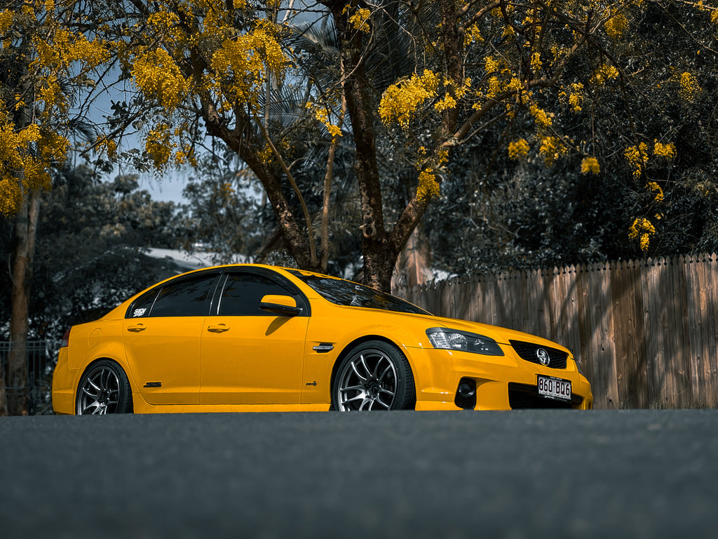 Holden VE Commodore - D-Speed DS-02 19x9.5 +25 5x120