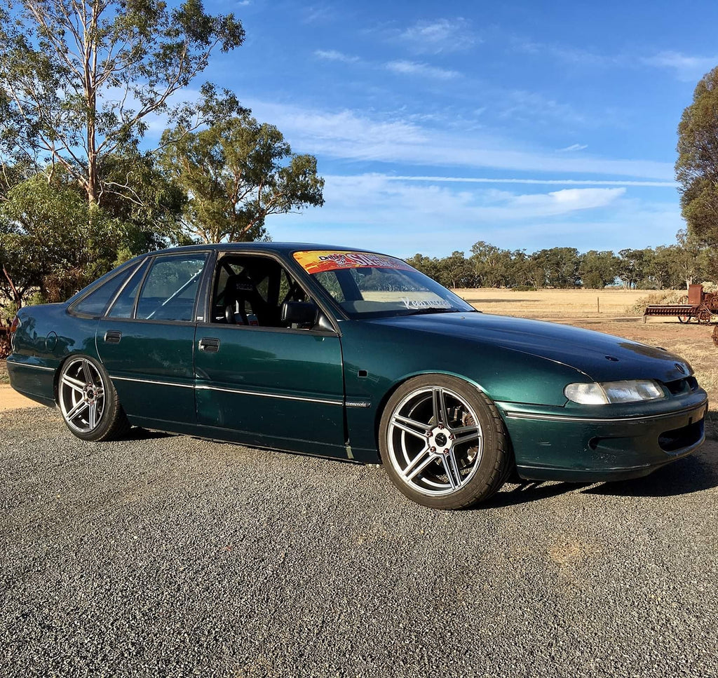 D-Speed DS-03 18X9 5x120 Wheel and Tyre package