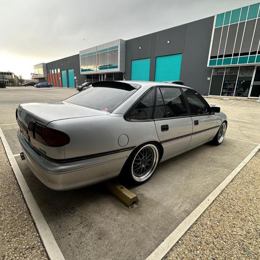 D-Speed  DS-06 18X8.5  5x120 +30 Wheel and tyre package