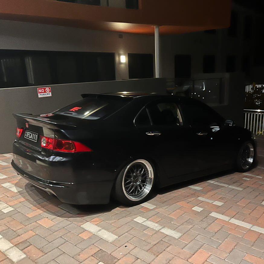 D-Speed  DS-06 18X8.5  5x114.3 +35 Wheel and tyre package