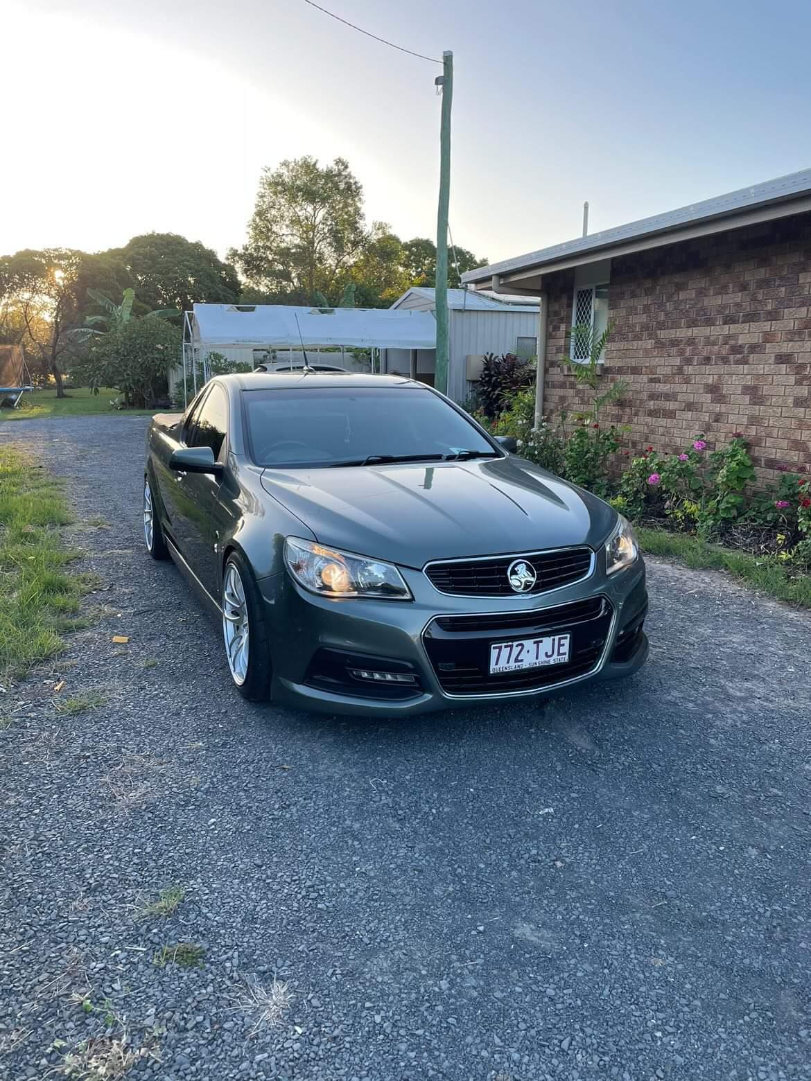 Holden VF Ute- D-Speed DS-02 19x9.5 +25 5x120