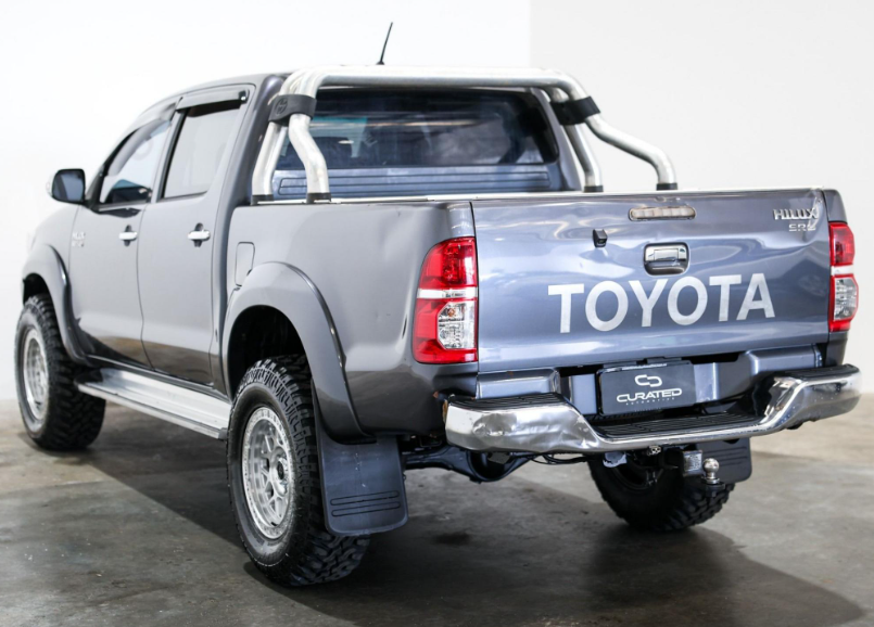 Toyota hilux N70 with flares and DSpeed MH-1 machined silver with 275/7017 MT tyres 4x4 wheels rims offroad off road 17x8.5 17x9 0 offset +12 mud tyres
