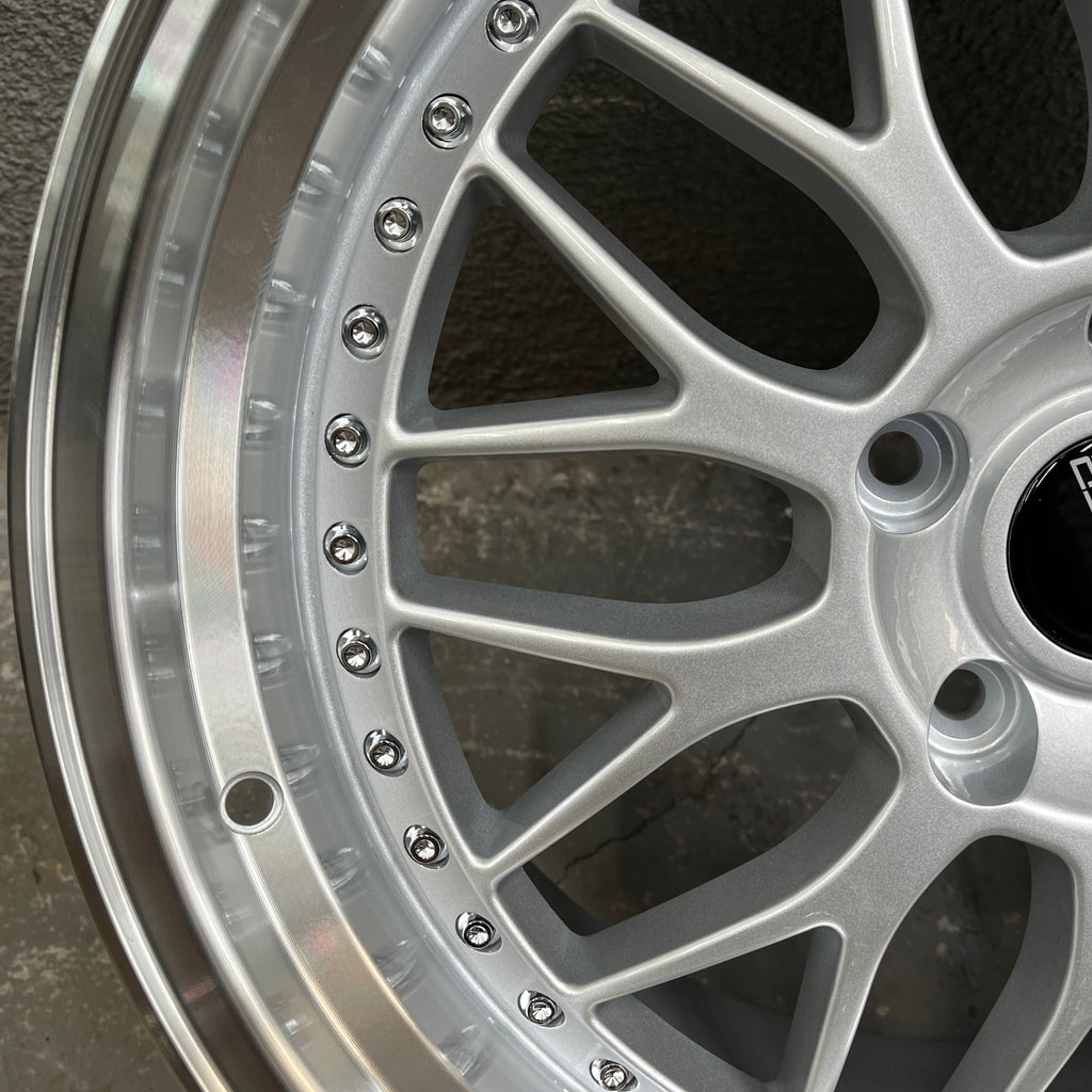 D-Speed  DS-06 19X8.5 +25 & 19x9.5 +25 5x114.3 Wheel and tyre package