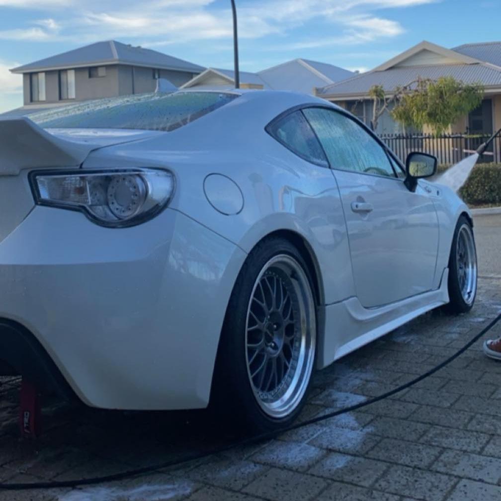 D-Speed  DS-06 18X8.5  5x100 +30 Wheel and tyre package