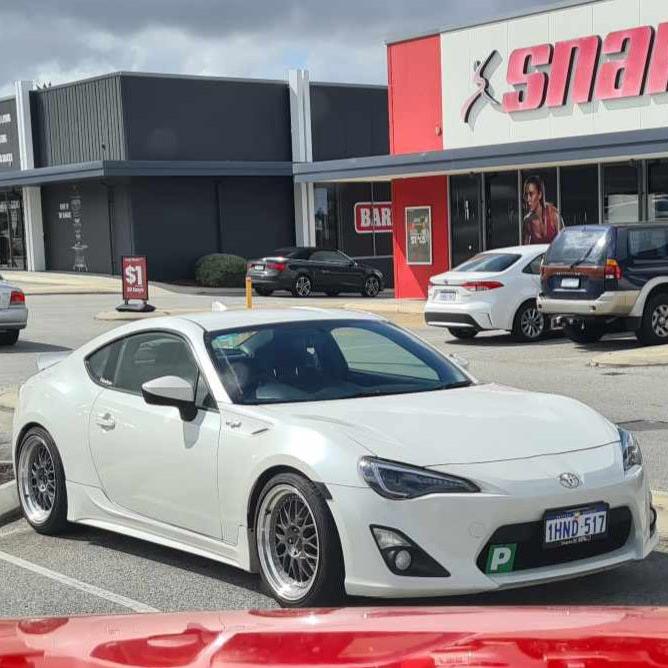 D-Speed  DS-06 18X8.5  5x100 +30 Wheel and tyre package