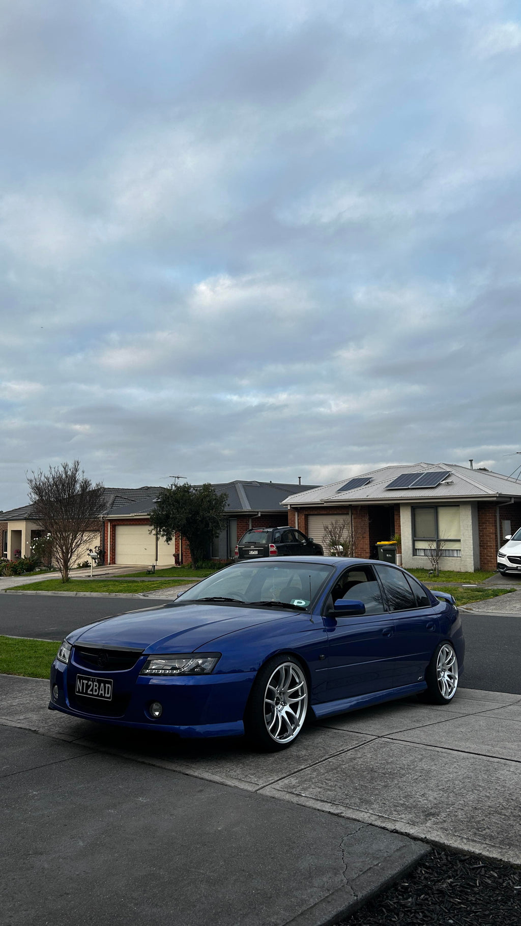Holden VZ Commodore - D-Speed DS-02 19x9.5 +25