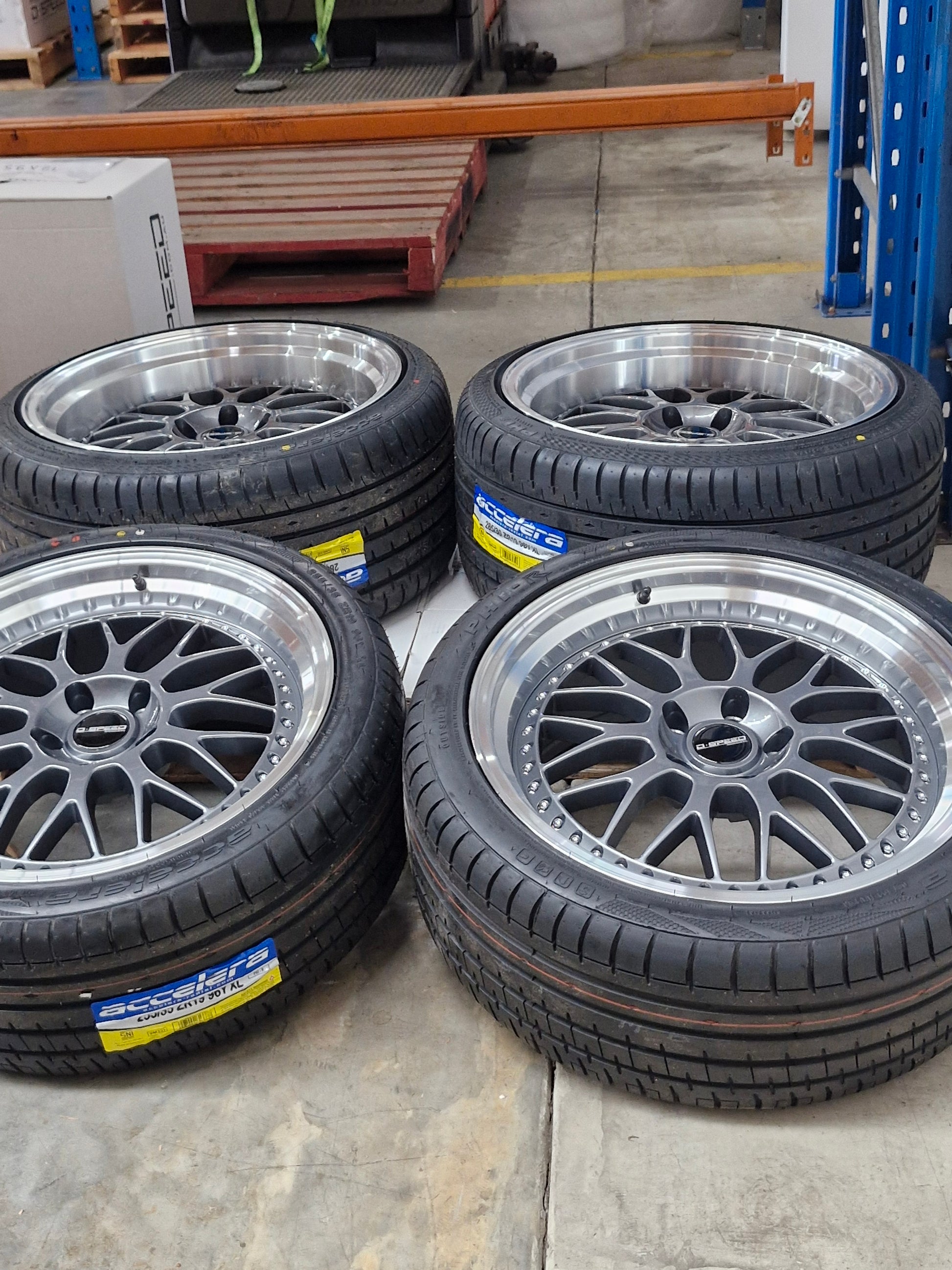DS-06 19x8.5 +25 Front and 19x10.5 Tyre package Gunetal (CLEARANCE ITEM)