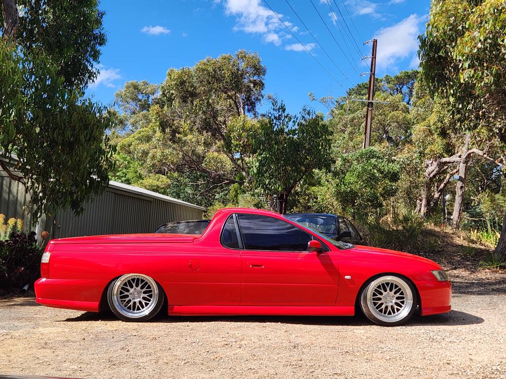 Holden VZ Commodore Ute - D-Speed DS-06 19x9.5 +25