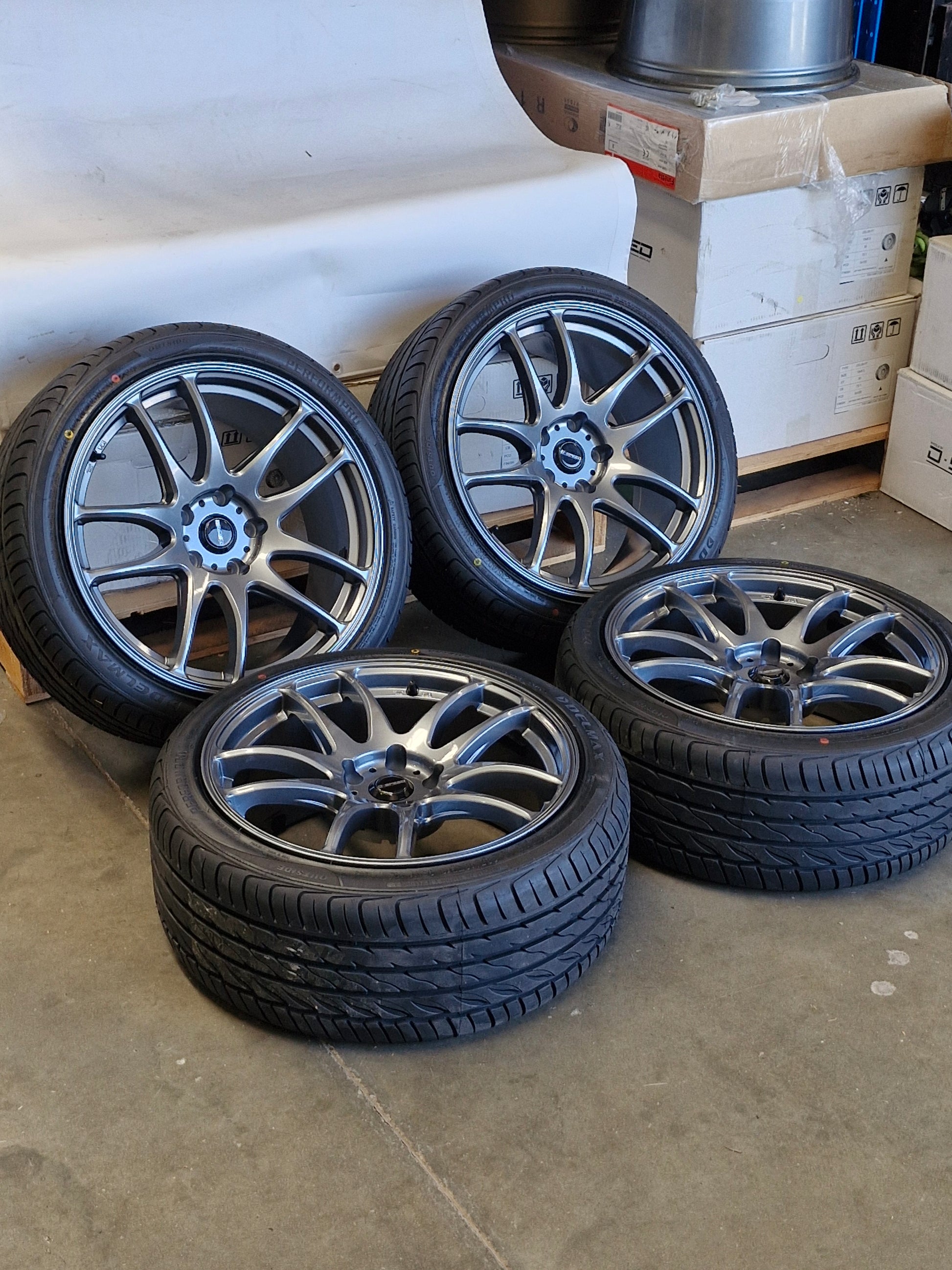 DS-02 18x8.5 +25 Tyre package 5x114.3 Gunmetal (CLEARANCE ITEM)