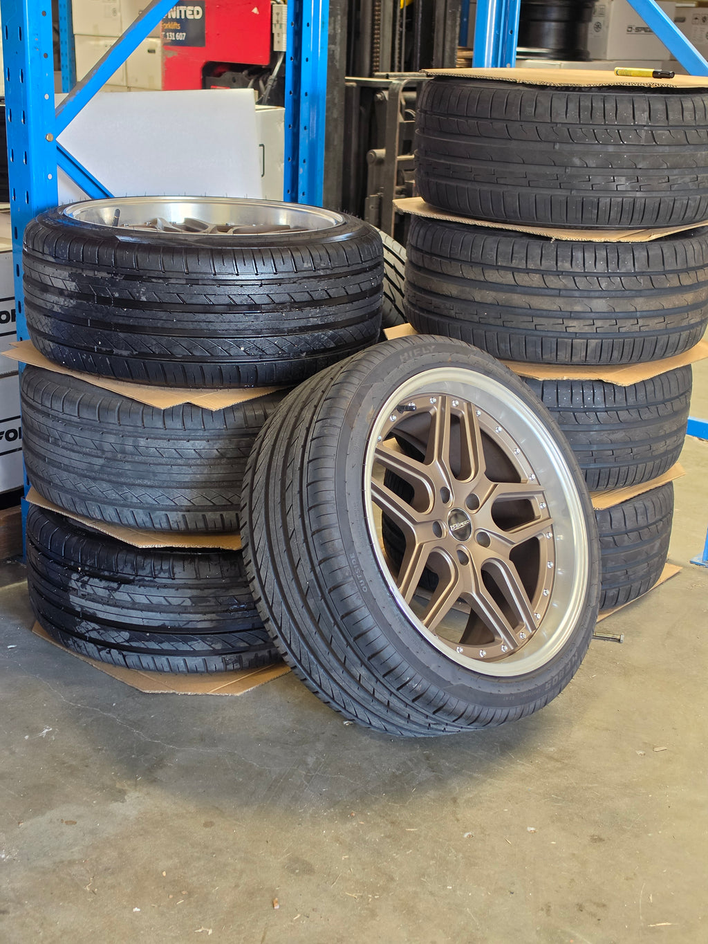 DS-09 19x9.5 +22 5x114.3 Bronze Tyre Package (CLEARANCE ITEM)